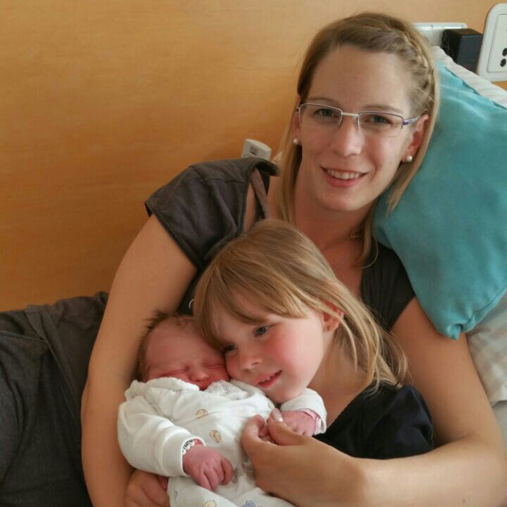 Jane mit unseren Enkeltöchtern Annika und laura